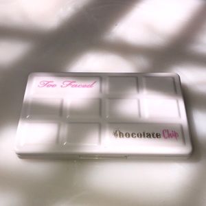 Too faced white chocolate chip pallet